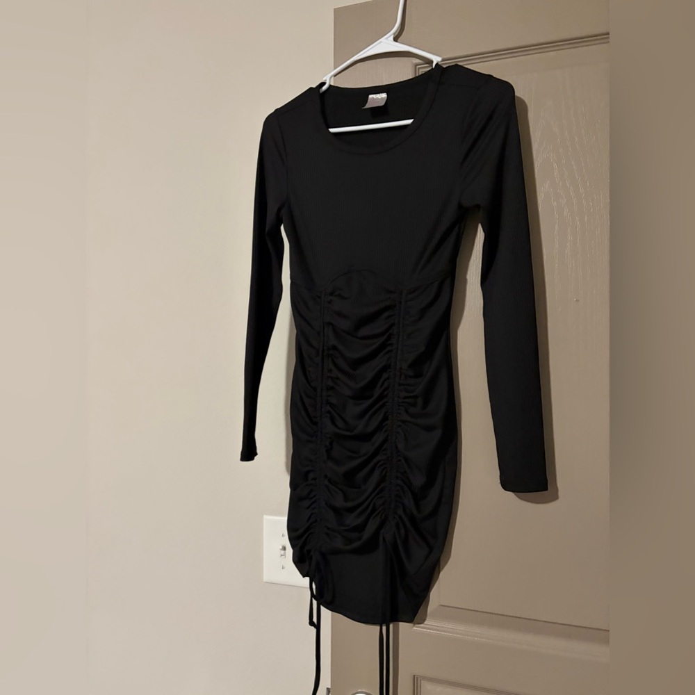 Black Long-Sleeve Ruched Bodycon Dress